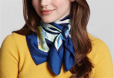 come lavare i foulard di gucci|Come indossare un foulard .